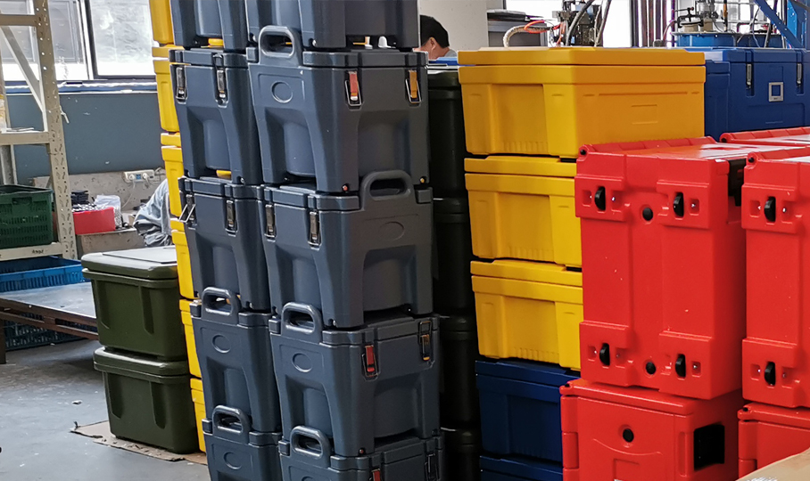 法國企業(yè)采購500個(gè)滾塑食品保溫箱